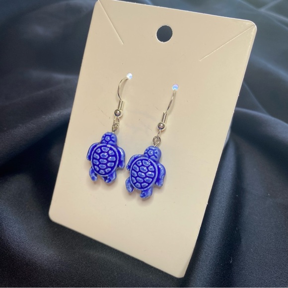Blue Willow Boutique Earrings - Picture 1 of 4